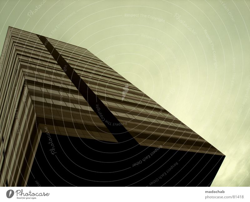 SCHWERKRAFT Himmel Wolken schlechtes Wetter himmlisch Götter Unendlichkeit Haus Hochhaus Gebäude Material Fenster live Block Beton Etage Vermieter Mieter trist