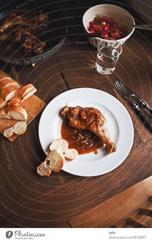 sherry hähnchen Lebensmittel Fleisch Salat Salatbeilage Brötchen Hähnchen Geflügel Ernährung Mittagessen Getränk Erfrischungsgetränk Trinkwasser Geschirr Teller