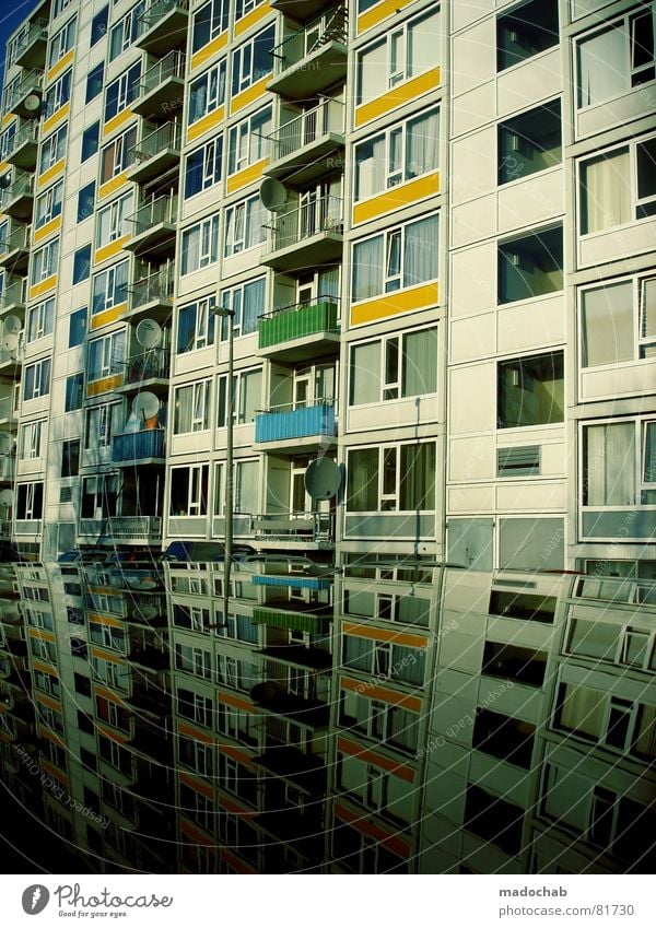 LEBENSMITTELPUNKT wirklich Nebel nass Herbst Haus Hochhaus Gebäude Material Fenster live Block Beton Etage trist dunkel Leidenschaft Spiegel Vermieter Mieter