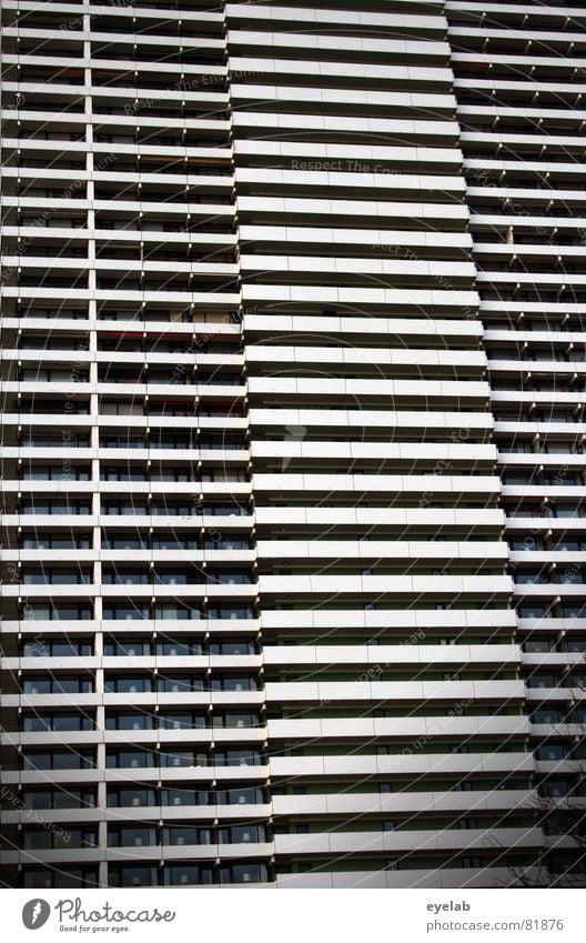 Der Höhenkoller platzsparend Siebziger Jahre Travemünde Fenster Haus Gebäude Hochhaus Etage Niveau grau Balkon Hotel Ferien & Urlaub & Reisen Küste Beton Strand