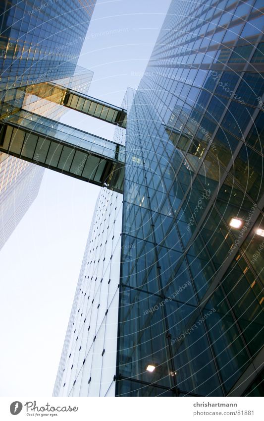 skyscraper München modern Fensterscheibe Reflexion & Spiegelung highlight towers Glas blau Himmel bridge munich reflektion architecture reflection Blick