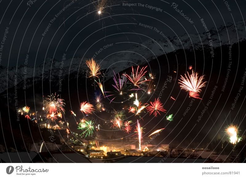 Himmelskörper Montafon Schnee dunkel Nacht Österreich Dorf Physik Geschwindigkeit mehrfarbig Silvester u. Neujahr Europa Skigebiet Neuanfang Langzeitbelichtung