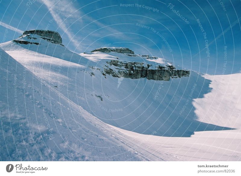 Kathedrale im Schnee Hochgebirge Nachmittag Luft kalt frisch Skigebiet atmen verdunkeln Schatten Spielen Winter Berge u. Gebirge Felsen Himmel Sonne Klarheit