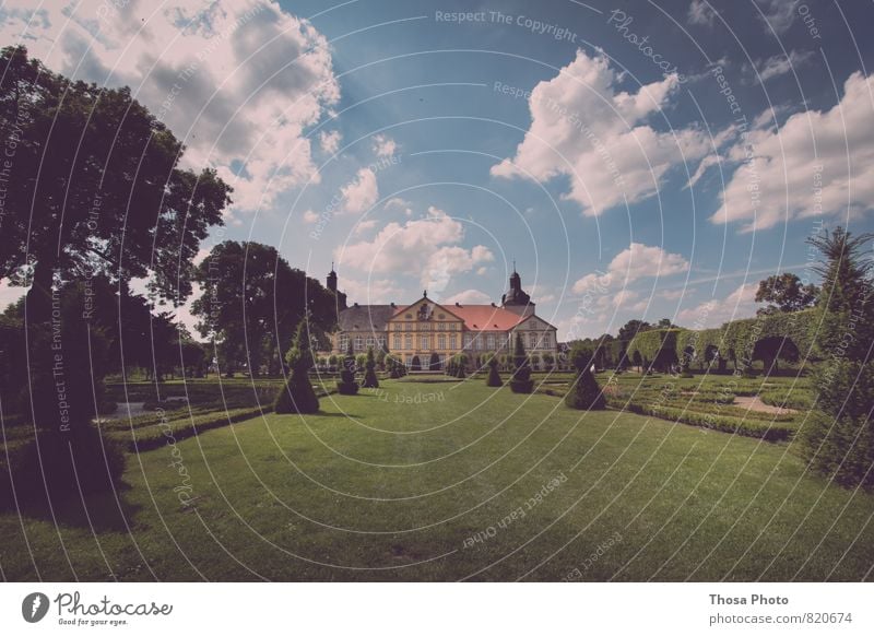 Schloss Hundisburg Palast Burg oder Schloss Mauer Wand Treppe Terrasse Kultur Kunst Sachsen-Anhalt Garten Baum Springbrunnen Wolkenhimmel Meer Symmetrie