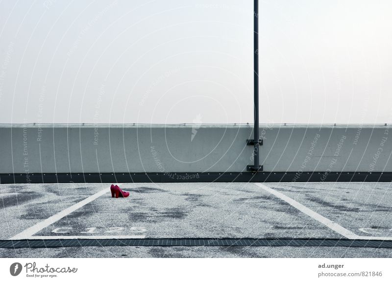 So möchten Frauen gerne parken ... Erwachsene Autofahren Tradition feminin Klischee typisch Frauenparkplatz Parkhaus Parkplatzsuche Emanzipation Autofahrer