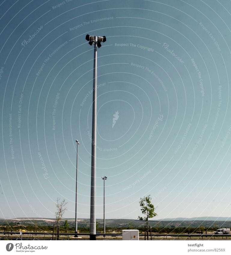 beleuchtung Funzel Licht Laterne Lampe Himmel Autobahn Stadtteil fahren light sky blau Amerika landstrich Scheinwerfer