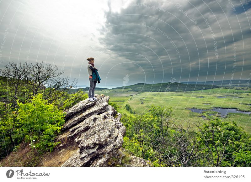 Ausblick Mensch feminin Junge Frau Jugendliche Körper 1 18-30 Jahre Erwachsene Umwelt Natur Landschaft Pflanze Himmel Wolken Gewitterwolken Horizont Sommer