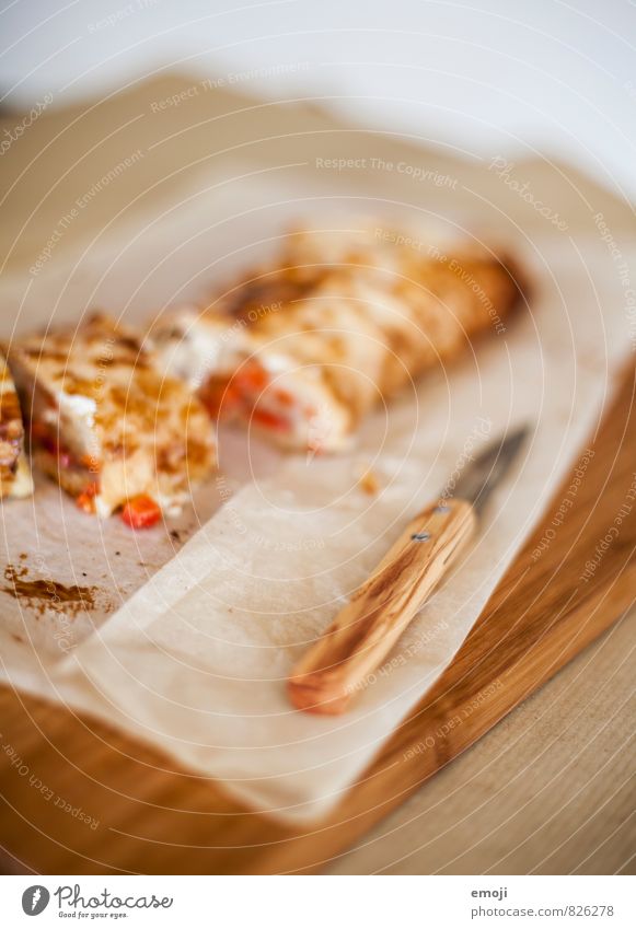 Strudel Teigwaren Backwaren Brötchen Ernährung Mittagessen Vegetarische Ernährung Fingerfood Messer lecker braun strudel Farbfoto Innenaufnahme Nahaufnahme