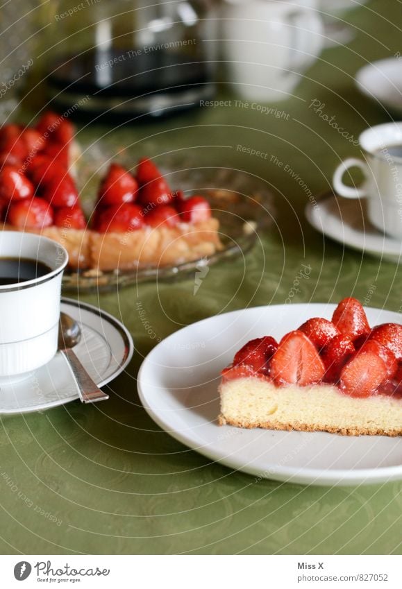 Kuchentag Lebensmittel Dessert Ernährung Kaffeetrinken Büffet Brunch Festessen Getränk Heißgetränk Feste & Feiern Geburtstag lecker süß Erdbeertorte Erdbeeren