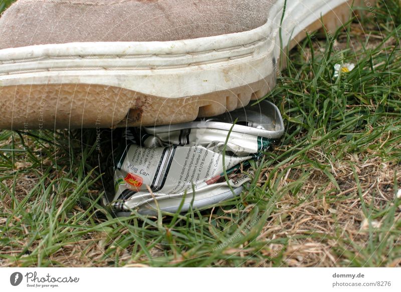 Dosenpfand ? Pfand Schuhe kaputt Zerstörung Kosten Rasen Natur