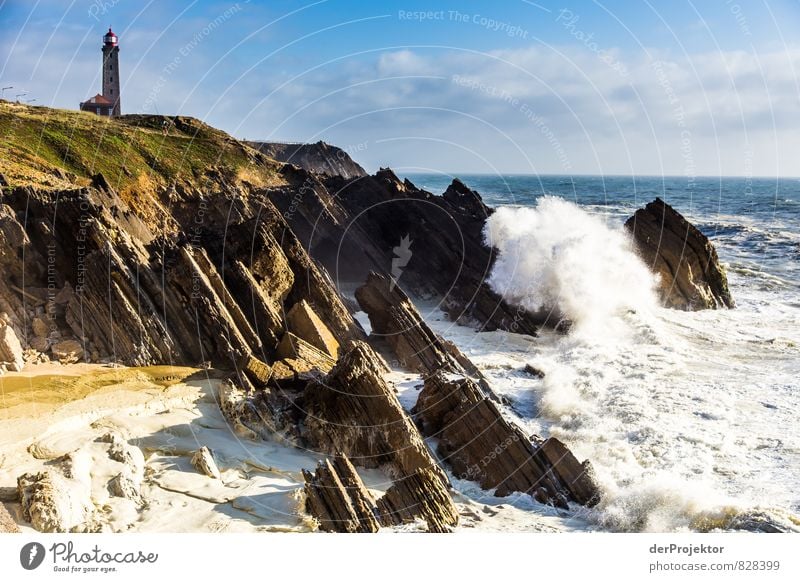 Leuchtturm in Sao Pedro de Muel in Portugal mit Megawelle Ferien & Urlaub & Reisen Tourismus Ausflug Freiheit Sommer Sommerurlaub Umwelt Natur Landschaft