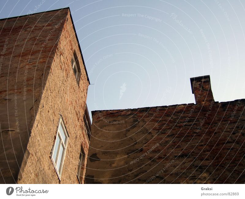 Backyard walls verfallen home ruination building block the Street window glass backyard old street apartment building corner