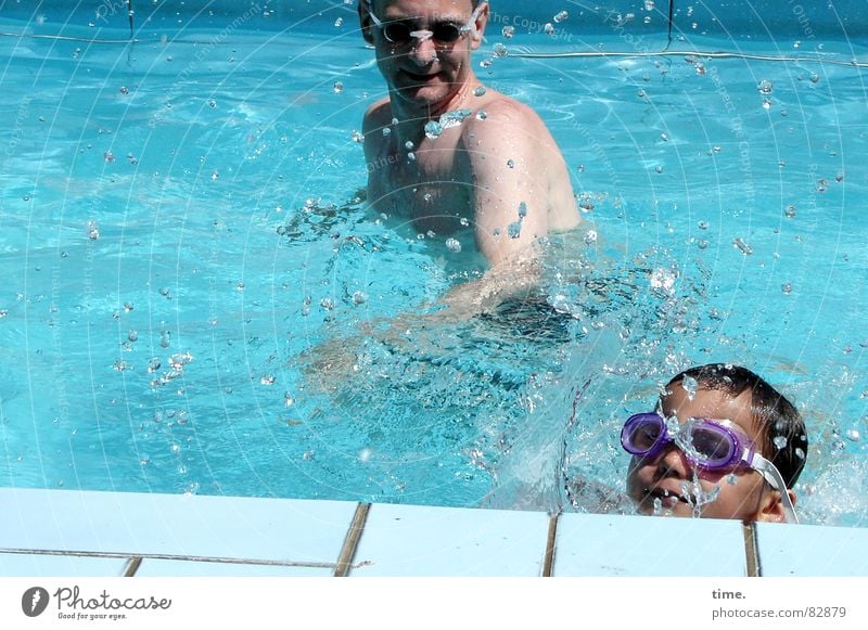 Cool im Pool - III Sonnenaufgang Sonnenuntergang Oberkörper Freude Gesicht Wohlgefühl Schwimmen & Baden Sommer Sonnenbad Schwimmbad Junge Mann Erwachsene Ohr