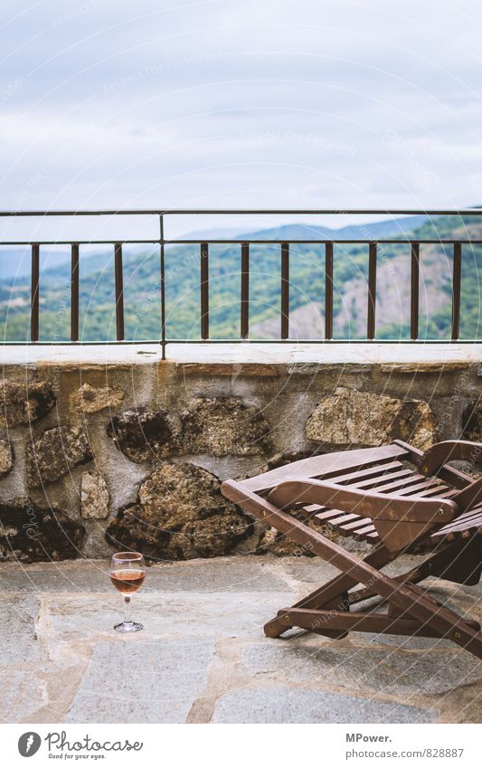 rückzugsgebiet Ferien & Urlaub & Reisen Ausflug Ferne Sommer Sommerurlaub Berge u. Gebirge Stuhl trinken Flüssigkeit Wein Roséwein Liegestuhl Aussicht Erholung