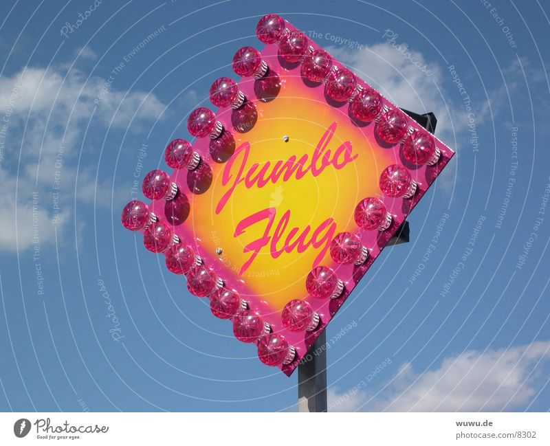 jumbo flug Jahrmarkt rosa Lampe Glühbirne Freizeit & Hobby Himmel blau Werbeschild Leuchtreklame Vor hellem Hintergrund Freisteller Fahrgeschäfte