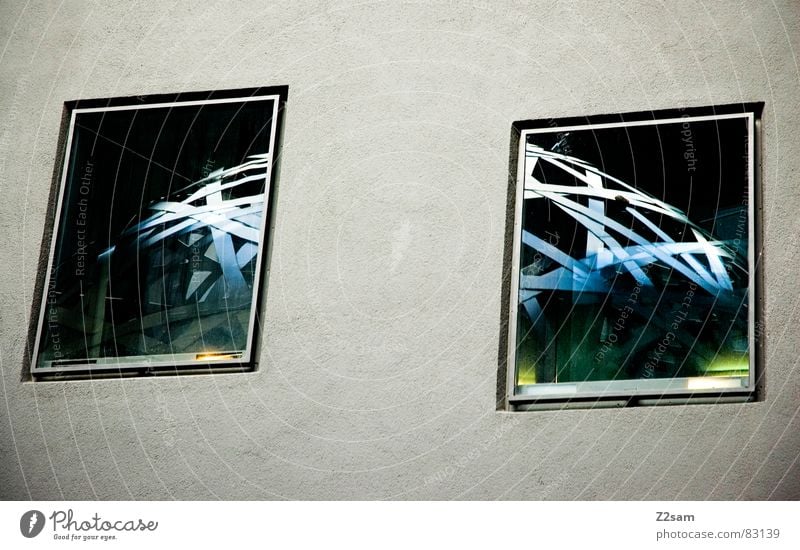 zweigeteilt zweiteilig Teilung 2 Fenster Reflexion & Spiegelung Zusammensein abstrakt Kunstwerk Muster Vernetzung Wand gelb modern windows Fensterscheibe Kugel