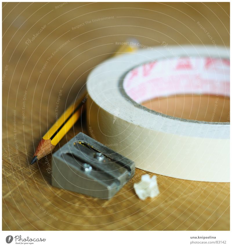 grundausstattung Tisch Studium Schreibstift Holz zeichnen Spitze Anspitzer Klebeband Bleistift Holztisch Farbstift Schriftsteller Riss kreppband