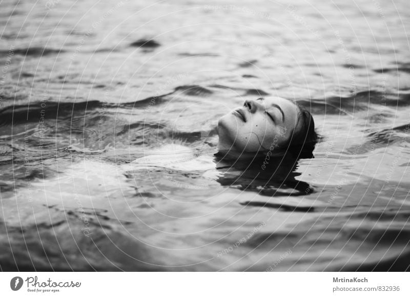 karma police. Mensch feminin Junge Frau Jugendliche Erwachsene 1 18-30 Jahre Umwelt Natur Wasser Wassertropfen Frühling Sommer Herbst Schönes Wetter Wellen