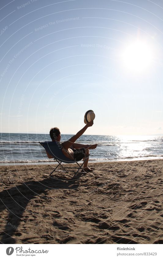 Feriengrüsse Mensch maskulin Junger Mann Jugendliche Erwachsene 1 13-18 Jahre Kind 18-30 Jahre 30-45 Jahre Wolkenloser Himmel Sonne Sommer Küste Strand Bucht