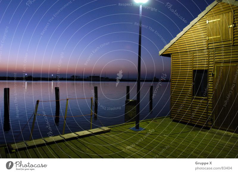 Fischerhütte ruhig Steg Laterne Abenddämmerung Stimmung Bauernhof Sonnenuntergang Ambiente Dämmerung Venus Haus Fischerboot Anlegestelle Baracke Europa Trauer