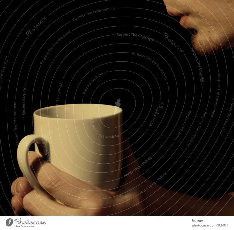 Einen hab' ich noch heizen Tasse Hand Finger edel trinken Vorfreude Koffein wach Daumen aufwachen China heiß Physik Freude Getränk Mann warm up Gesicht Nase