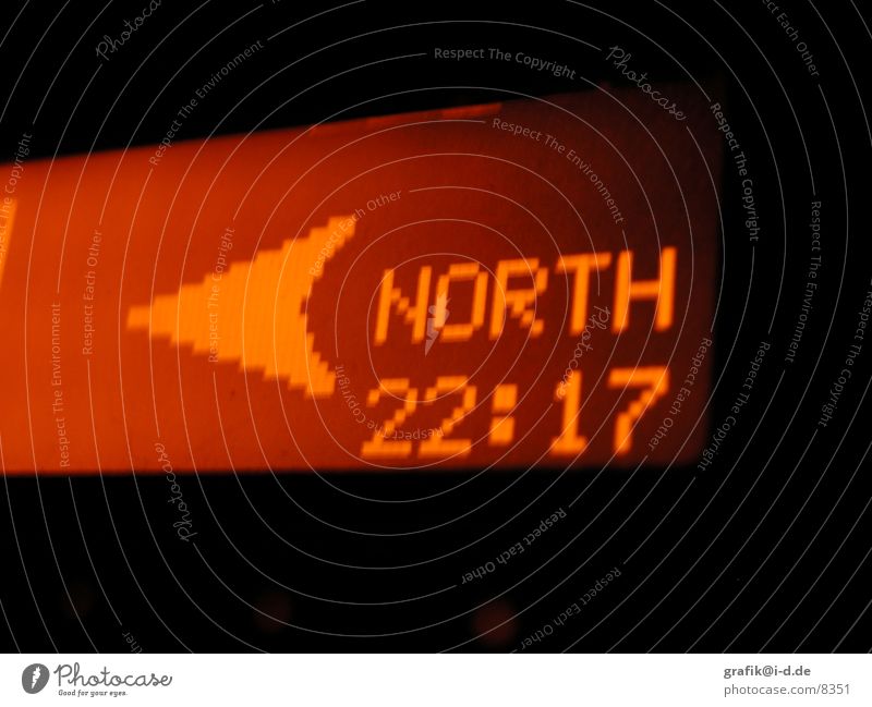 navigation Navigationssystem Orientierung Nacht Licht Verkehr Norden Digitalfotografie Lampe orange Anzeige Zeit