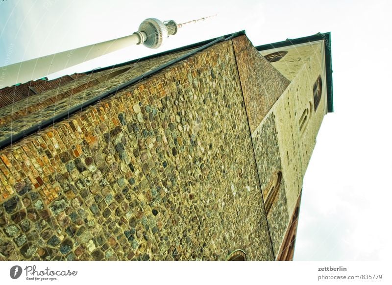 Fernsehturm (oben), Marienkirche (unten) Architektur Berlin Stadt Deutschland Hauptstadt Sommer Städtereise Tourismus Wahrzeichen Mitte Alexanderplatz