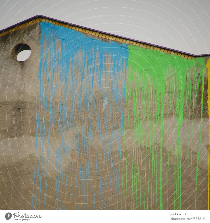 verfließen & verlaufen Subkultur Straßenkunst Neukölln Brandmauer Farbstoff Loch Putzfassade Linie lang oben blau grün Farbe Kreativität stagnierend Farbenspiel
