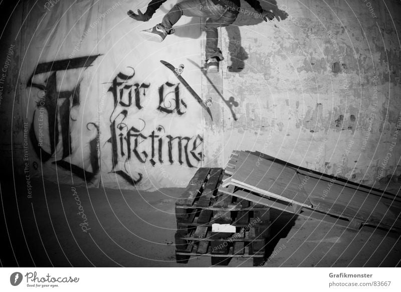 For a Lifetime 02 Skateboard Skateboarding Kickflip Salto springen Lagerhalle Lagerhaus Extremsport Skaterboy Fußballer depot Obstacle