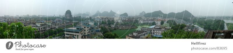 Kegelberge von Guilin Stadt China grün Nebel Aussicht Einsamkeit faszinierend Ausmaß Gras Nebelschleier Ferne Wildnis Schleier Fluss Grünfläche Wiese Smog