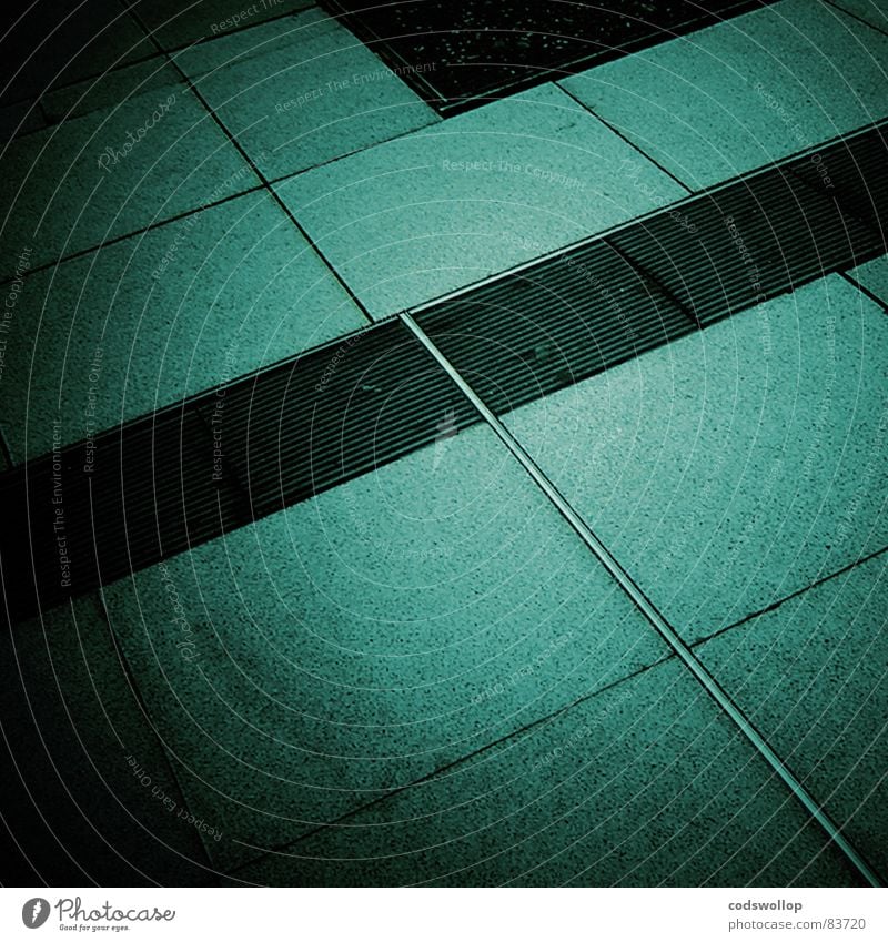 blass um die nase türkis grün Bodenplatten Tanzfläche grau Stahl Gully schwarz Quadrat Rechteck Geometrie Erfolg Bahnhof Detailaufnahme einen geometry manhole