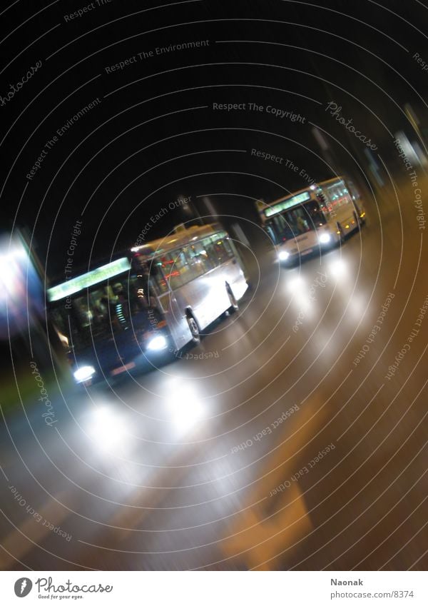 busrace1 Nacht Licht Reflexion & Spiegelung Bewegungsunschärfe Verkehr Bus Abend