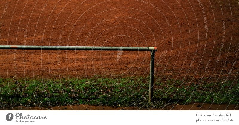 Ascheplatz Strebe Sportplatz Gras Weltmeisterschaft Stab Schranke Spielfeld Am Rand umrandet grün Stadtteil Platz Sportrasen Grünfläche Randzone Spielen Freude