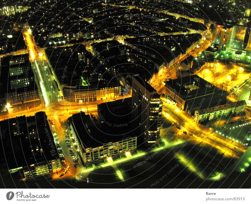 sparkling city II Farbfoto Außenaufnahme Luftaufnahme Menschenleer Nacht Kunstlicht Licht Langzeitbelichtung Vogelperspektive Energiewirtschaft Luftverkehr