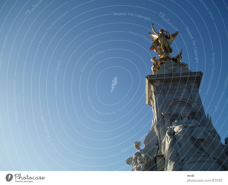 Victoria Memorial London Statue Monarchie historisch England König Himmel