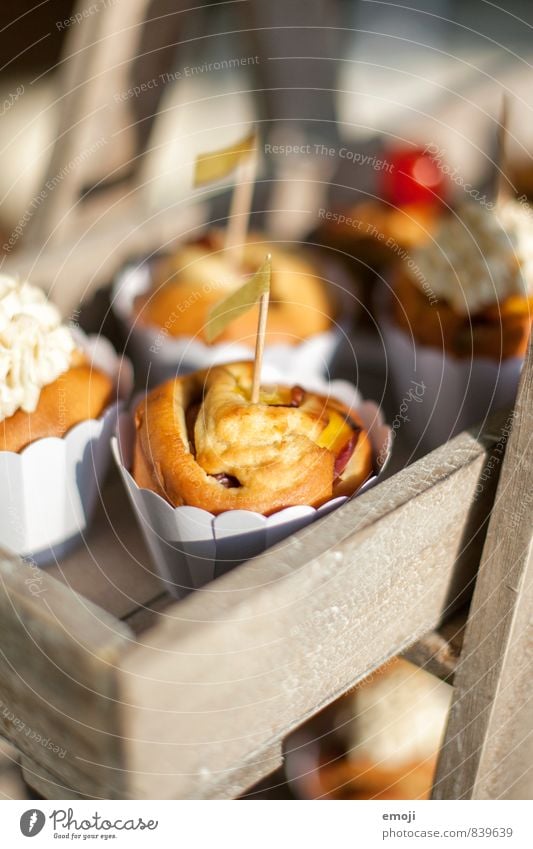 Nektarinen-Muffin Teigwaren Backwaren Kuchen Dessert Süßwaren Ernährung Picknick Fingerfood lecker süß Farbfoto Außenaufnahme Nahaufnahme Menschenleer Tag