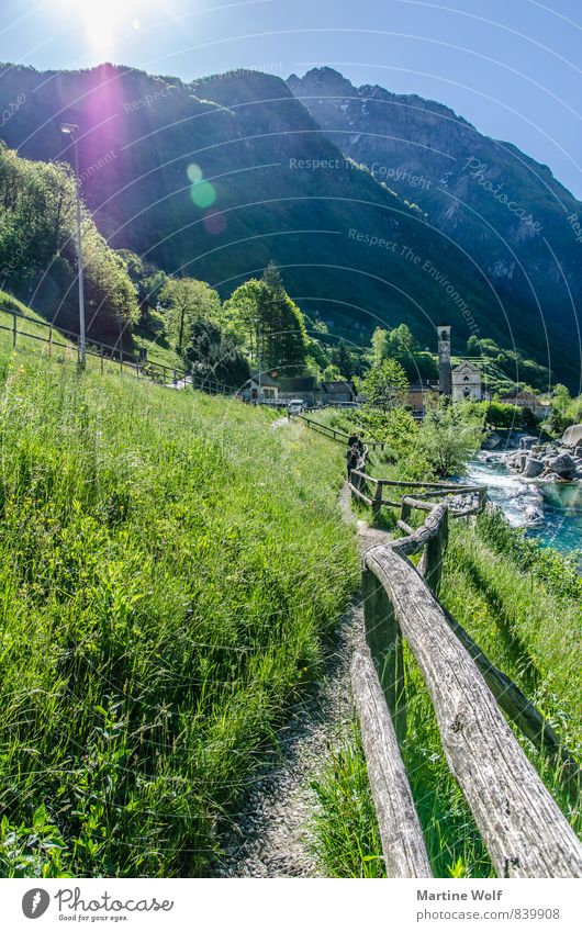 walk the line Natur Landschaft Alpen Lavertezzo Verzasca-Tal Kanton Tessin Schweiz Europa Dorf Idylle Ferien & Urlaub & Reisen Zaun Wege & Pfade Farbfoto