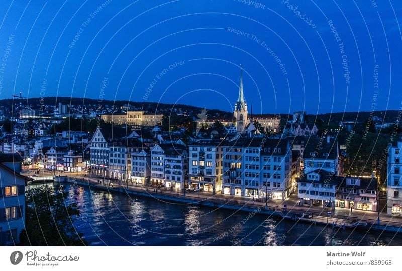 blue Zurich Fluss Zürich Schweiz Europa Stadt Stadtzentrum Altstadt Haus Kirche Ferien & Urlaub & Reisen Dämmerung Reflexion & Spiegelung Farbfoto Außenaufnahme