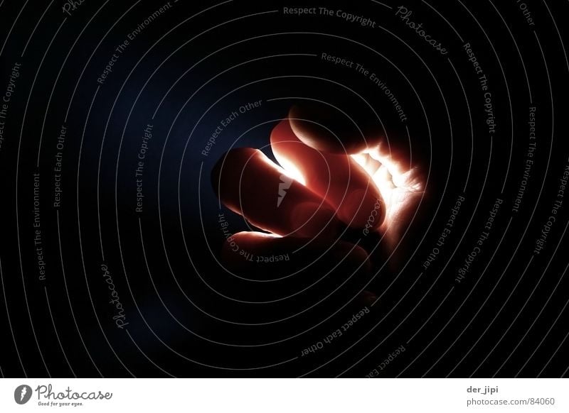 Handlich t Esoterik paranormal Licht dunkel glühen Finger mystisch Volksglaube hell Kunst Kunsthandwerk Plasma metaphysisch geheimnusvoll Lampe Lichterscheinung