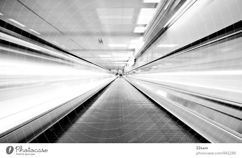 3 Maß Bier Bauwerk Gebäude Architektur Personenverkehr Rolltreppe Bewegung einfach Ferne kalt Stadt ästhetisch Design elegant Endzeitstimmung Energie