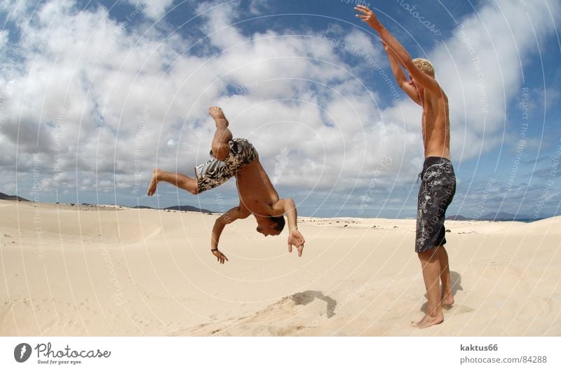 - Time to Fly - die Vier Sprunggelenk hoch Salto ungeheuerlich Akrobatik Sprungkraft fantastisch aufsteigen springen hüpfen Meer extrem Luft