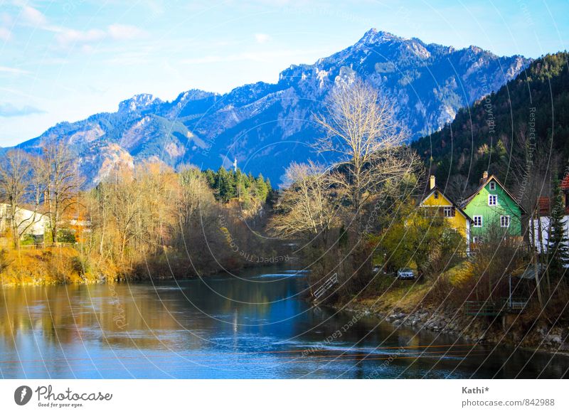 Füssen Natur Landschaft Wasser Himmel Sonnenlicht Herbst Schönes Wetter Baum Wald Berge u. Gebirge Flussufer Deutschland Europa Dorf Menschenleer Haus fest