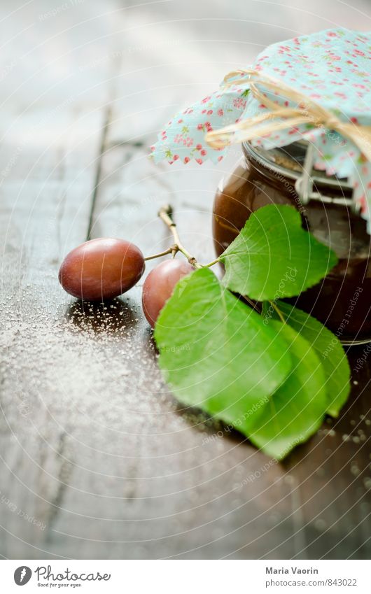 Pflaumenmus 4 Lebensmittel Frucht Marmelade Frühstück frisch lecker saftig süß Zweig Zucker Marmeladenglas Einmachglas selbstgemacht Holztisch Farbfoto