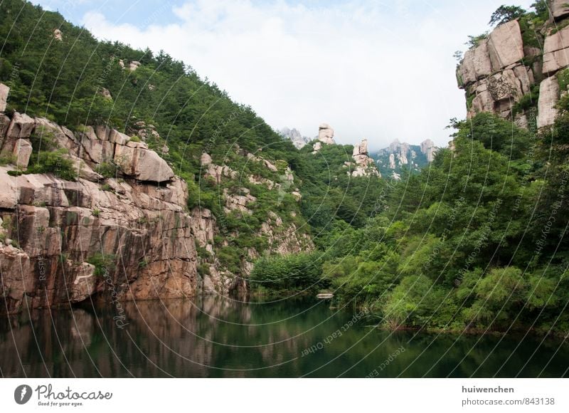 Bergsee Natur Landschaft Pflanze Wasser Himmel Sommer Schönes Wetter Baum Wald Urwald Felsen Berge u. Gebirge See fantastisch gigantisch blau braun grün