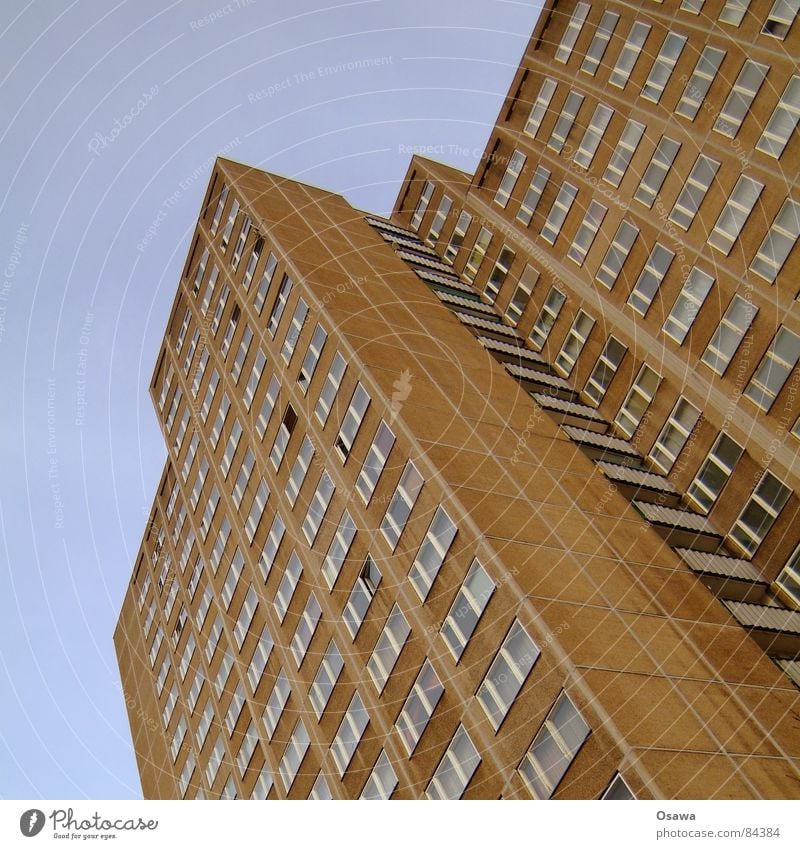 Schöner Wohnen 11 Beton Arbeitsloser Berlin Sowjetische Besatzungszone Lichtenberg Plattenbau Haus Gebäude Balkon Fenster Fassade Ostzone Besitz DDR Deutschland