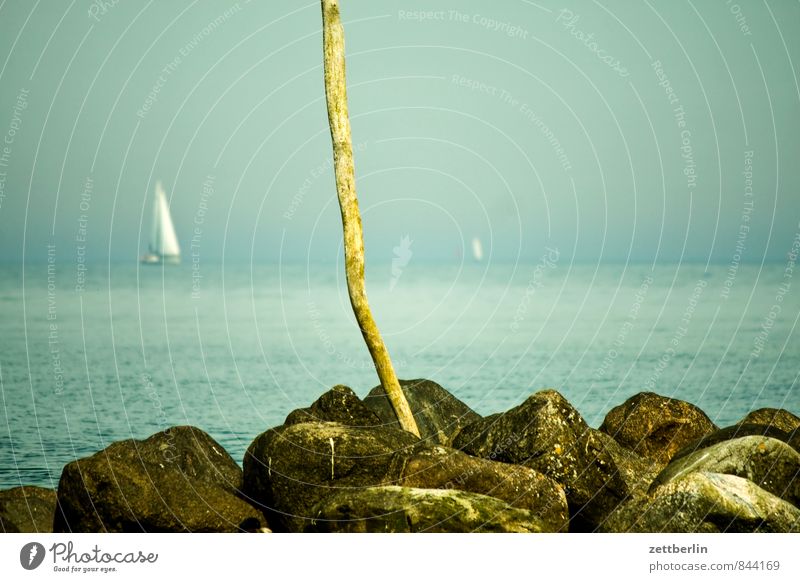 Ostsee Erholung Ferien & Urlaub & Reisen göhren Küste Küstenwache Mecklenburg-Vorpommern Meer See Klippe Strand Stein Felsen Stock Mast Wasserfahrzeug Segelboot