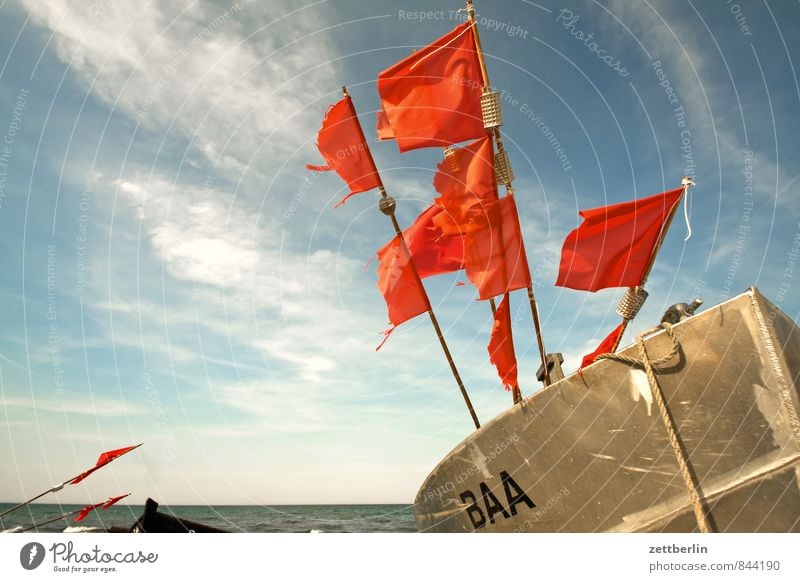 Küstenfischerei Erholung Ferien & Urlaub & Reisen Horizont Mecklenburg-Vorpommern Meer Ostsee Strand Fahne Wind wehen flattern Fischereiwirtschaft