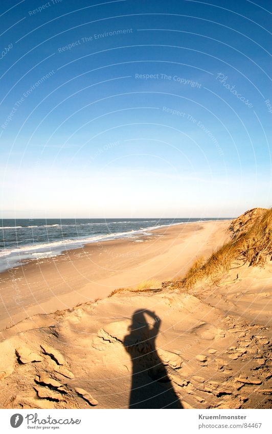 I believe i can touch the sky Gelenk Fußspur Strand Plage leer Meer Sylt sandlandschaft Sonne Schatten alone Stranddüne empty Blauer Himmel Schönes Wetter sea