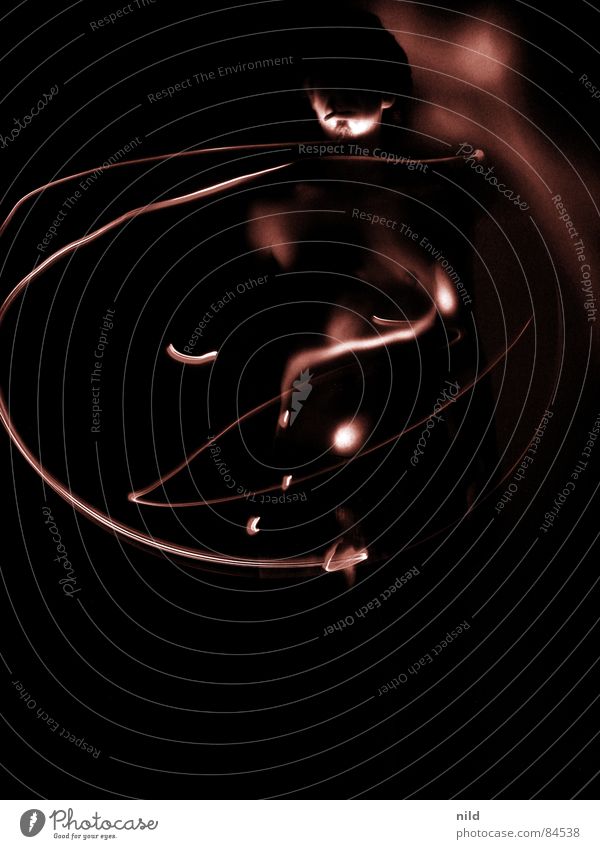 Körper und Kosmos dunkel Langzeitbelichtung Lichtstreifen braun mystisch Strukturen & Formen abstrakt Lichtspiel Schattenspiel schwungvoll