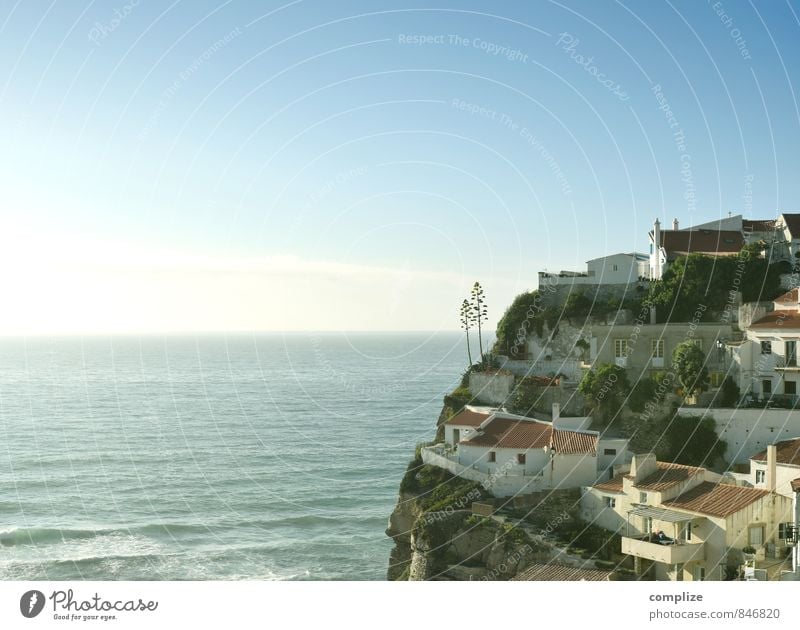 Azenhas do Mar Horizont Sonne Wellen Küste Strand Bucht Meer Stein Häusliches Leben Haus Felsen Portugal Atlantik Wohnung Dorf Fischerdorf Traumhaus Blick Ferne